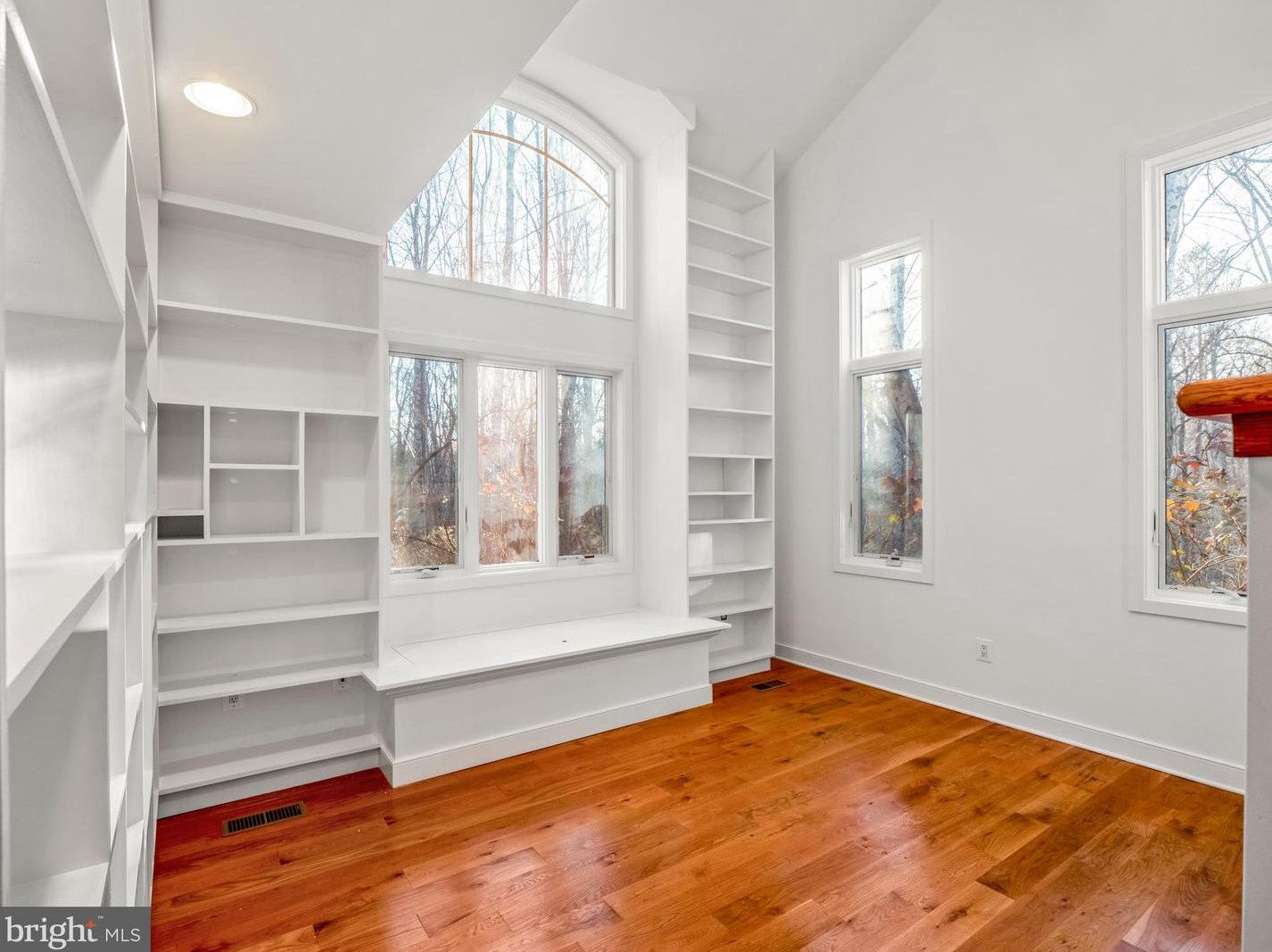 11133 Orlean Vista Dr, Marshall, VA 20115