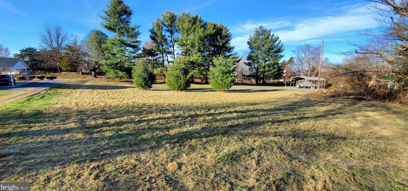 9817 Crest Hill Rd, Marshall, VA 20115