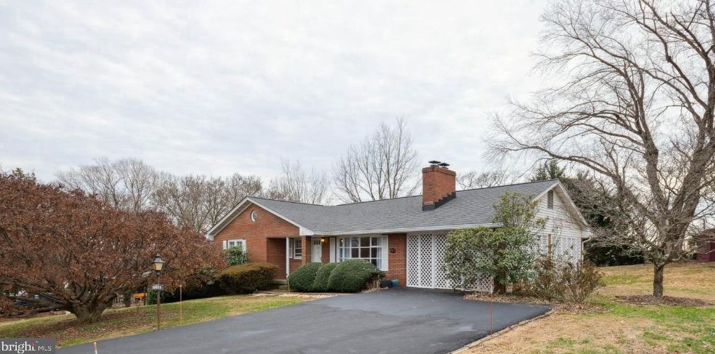 7207 Academy Rd, Warrenton, VA 20187-7103