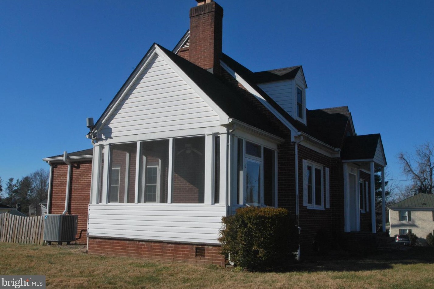 8495 Main, Marshall, VA 20115