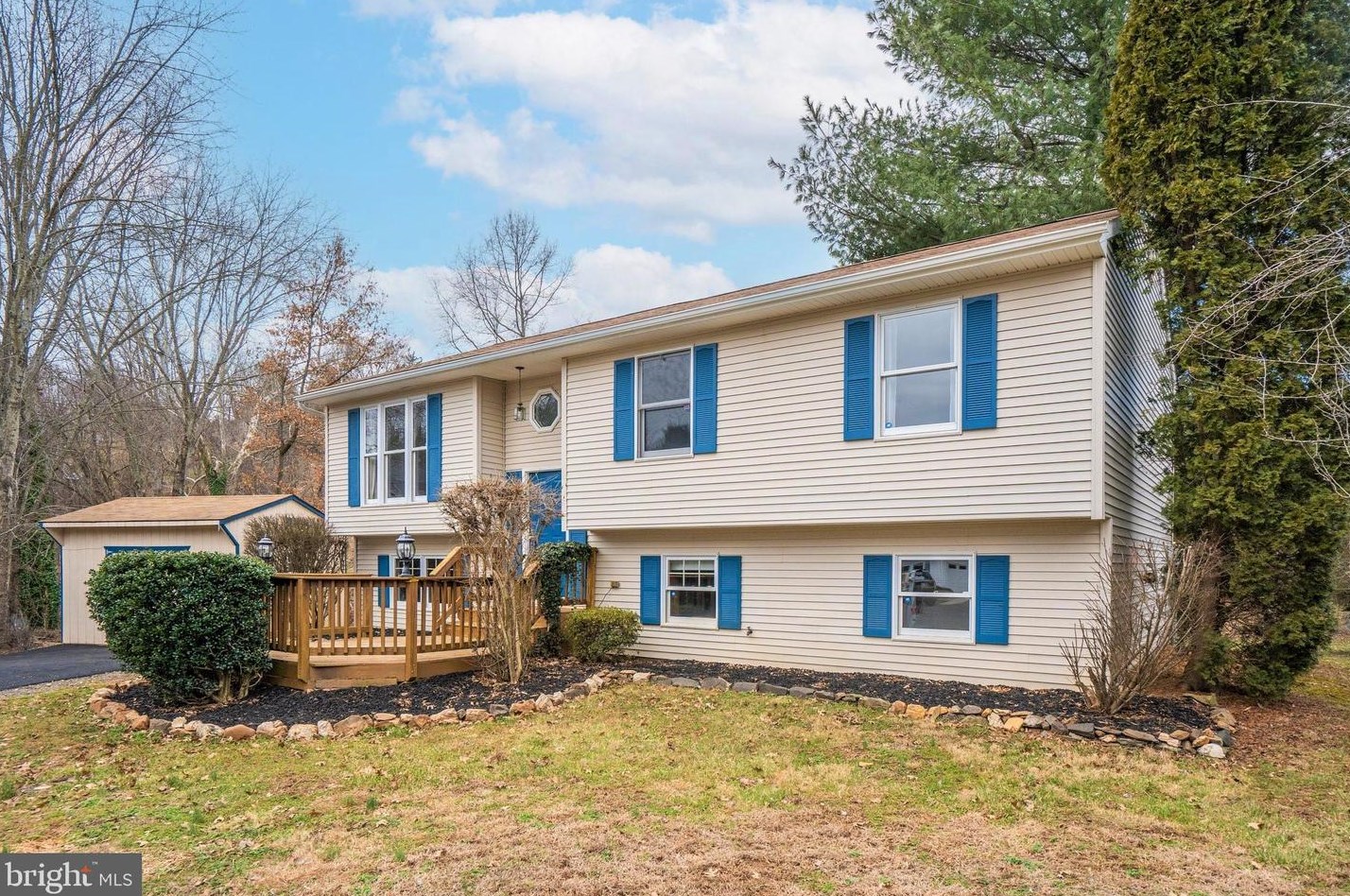 52 Fishback Ct, Warrenton, VA 20186-2900
