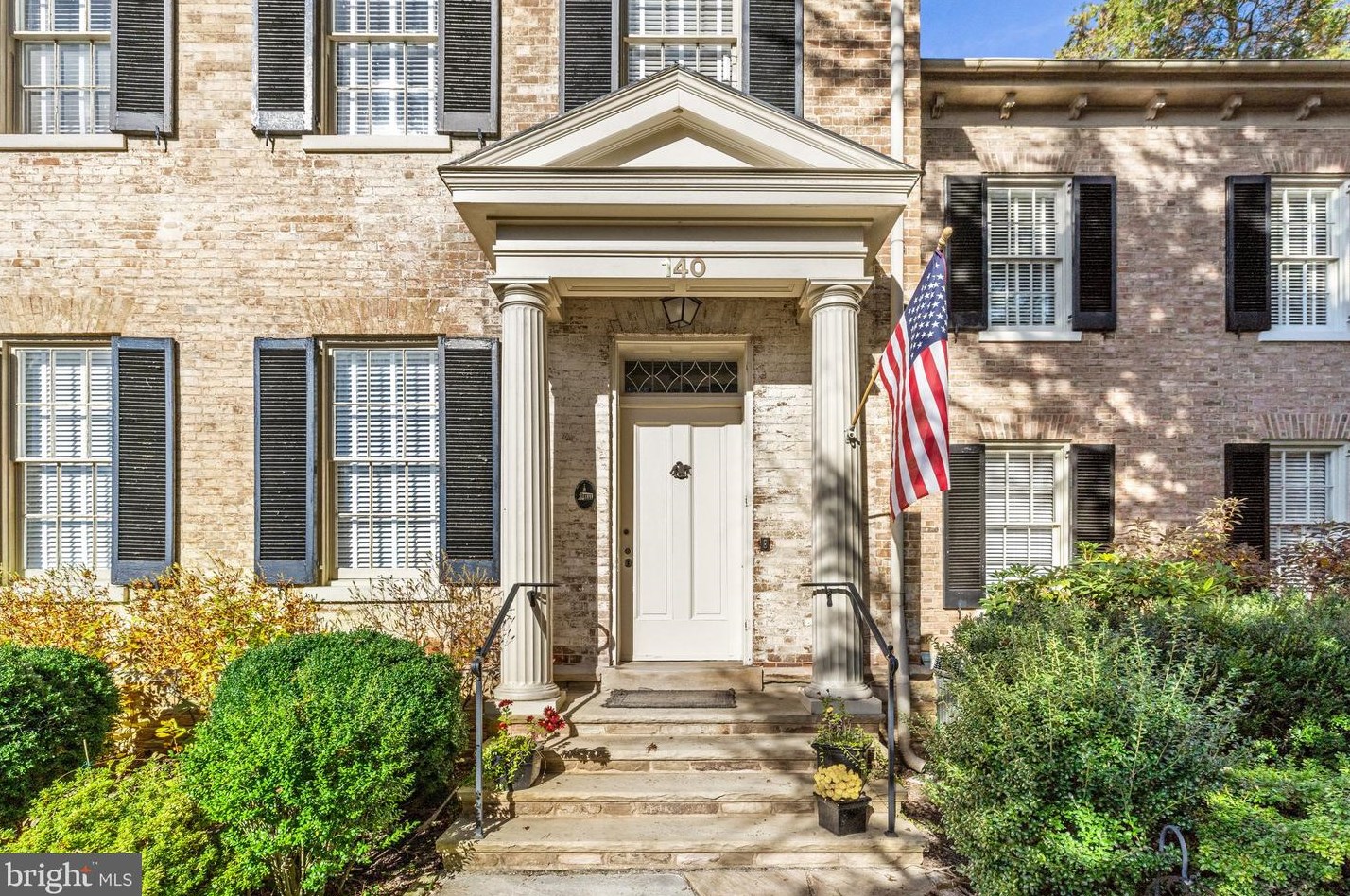 140 Culpeper St, Warrenton, VA 20186-3220