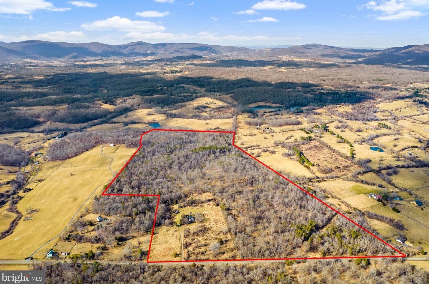 12142 Crest Hill Rd, Hume, VA 22639