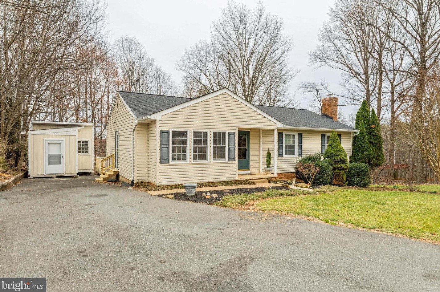 7009 Stonehurst Ct, Warrenton, VA 20187-2698