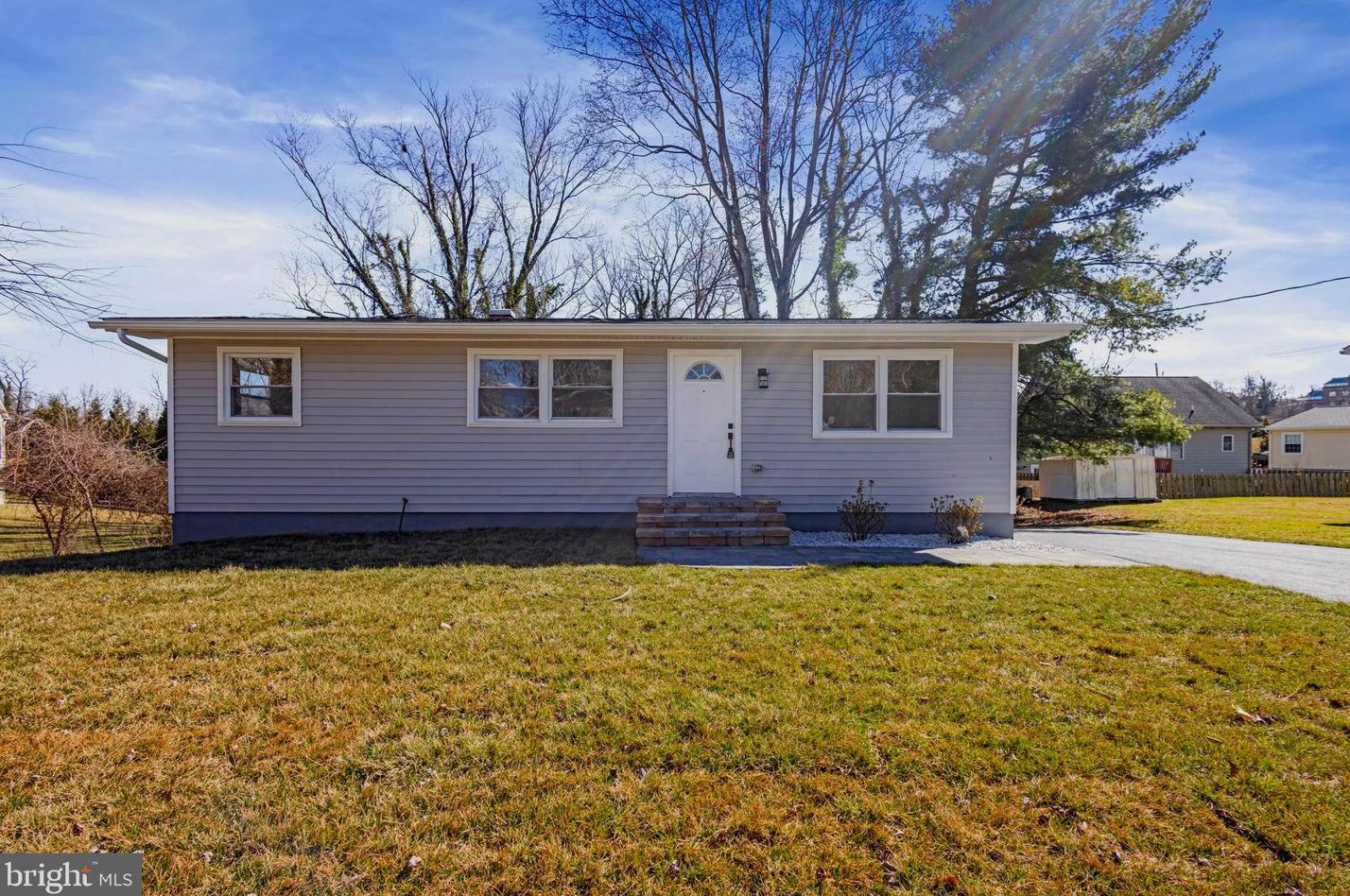 221 Louis St, Warrenton, VA 20186-2813