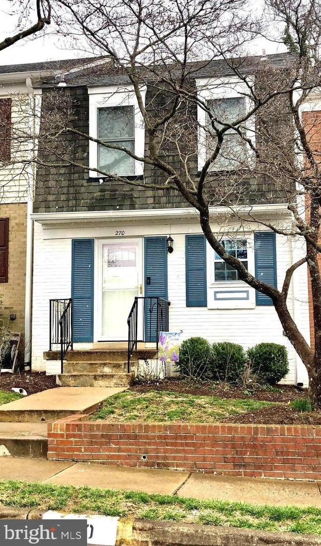 270 Fairfield Dr, Warrenton, VA 20186-3639