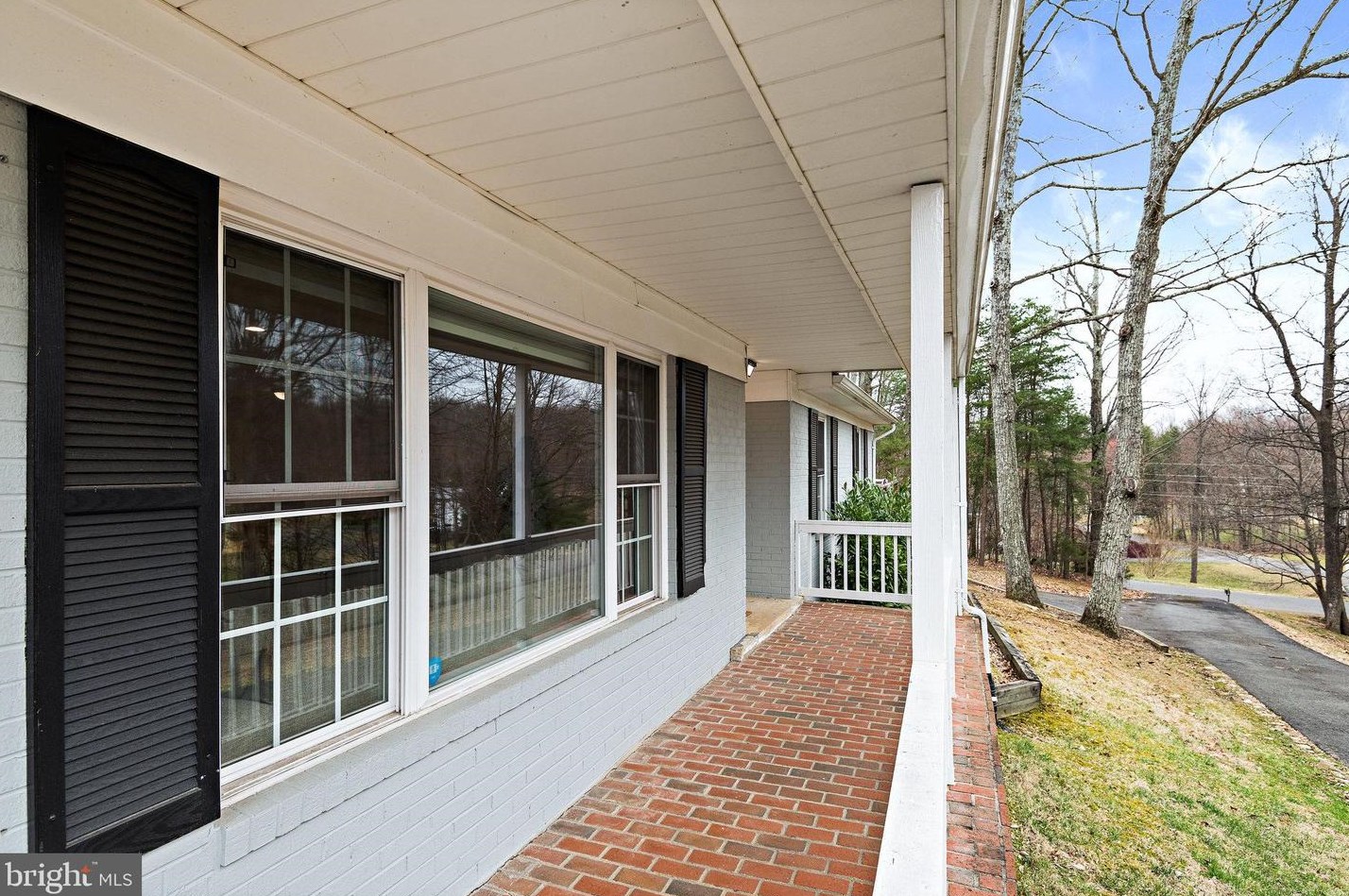 5247 Graystone Rd, Warrenton, VA 20187-2666