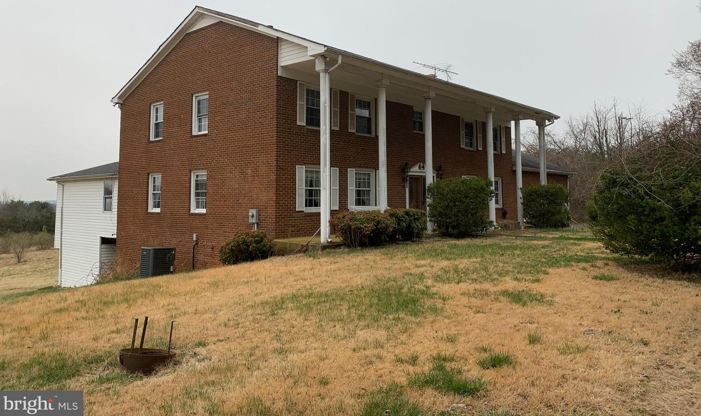 5287 Pond Mountain Rd, Broad Run, VA 20137