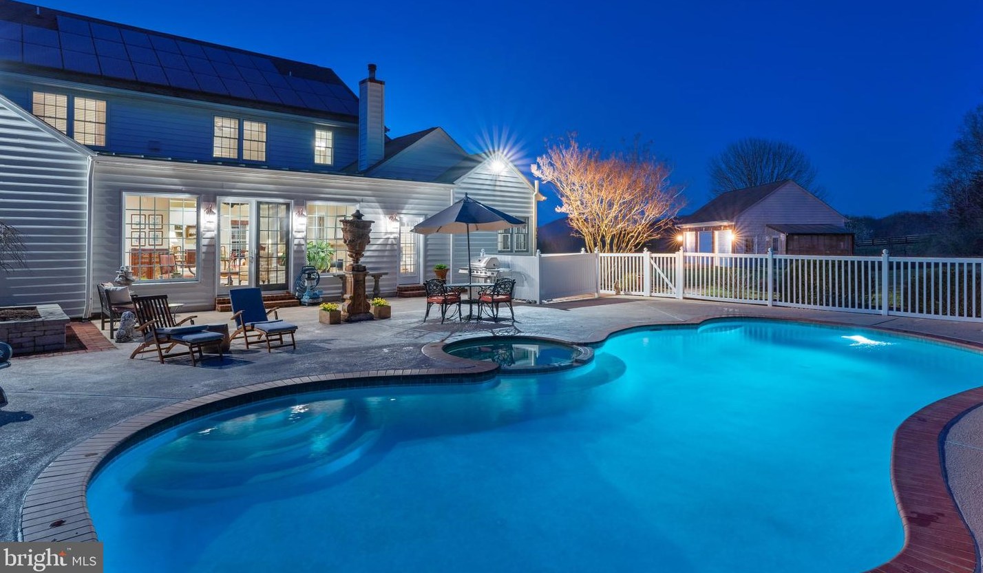 11099 Victor Dr, Marshall, VA 20115