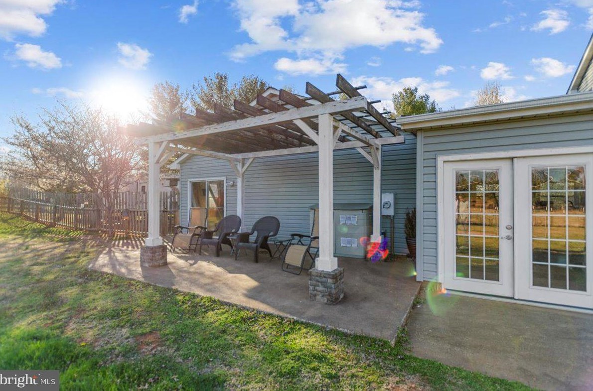 9121 Green Rd, Warrenton, VA 20187-7736