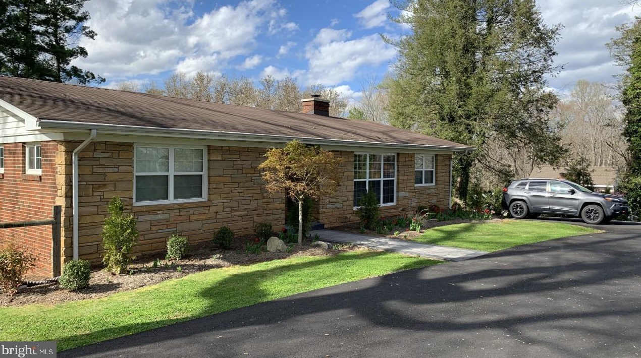 6704 Riley Rd, Warrenton, VA 20187