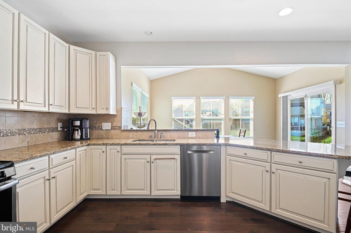 7389 Lake Willow Ct, Warrenton VA  20187-5834 exterior