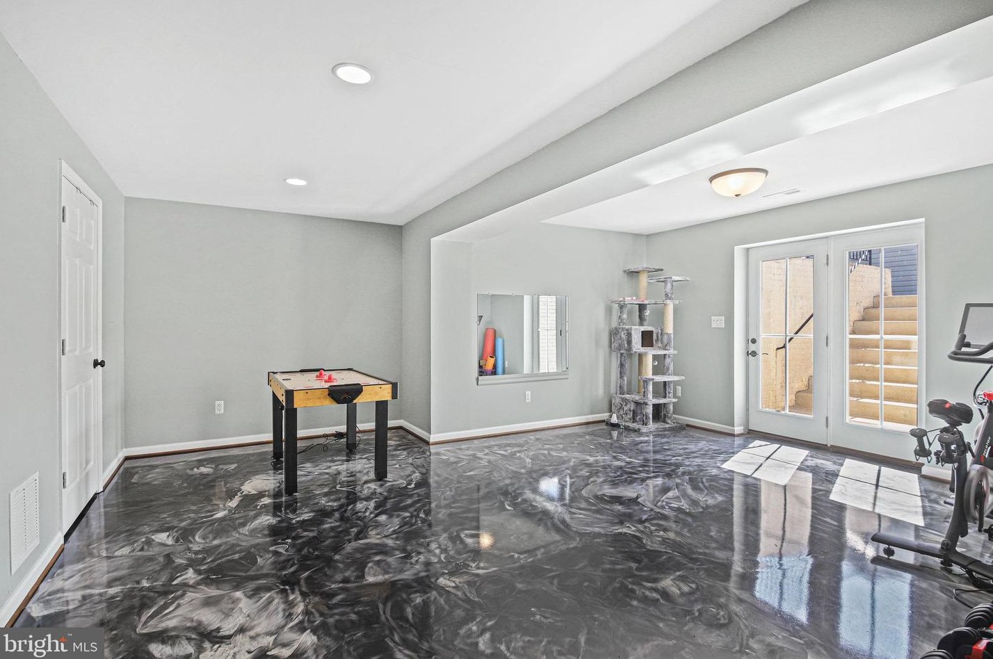 7389 Lake Willow Ct, Warrenton VA  20187-5834 exterior