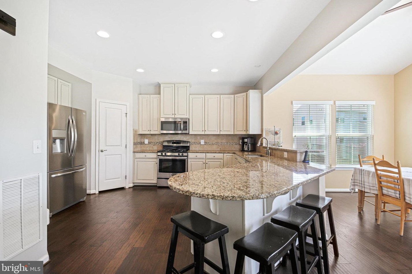 7389 Lake Willow Ct, Warrenton VA  20187-5834 exterior