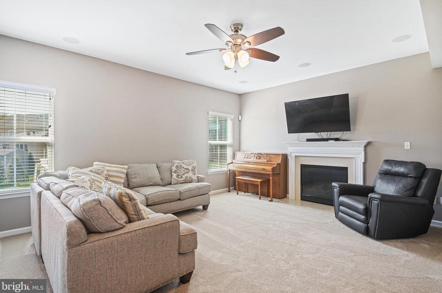 7389 Lake Willow Ct, Warrenton VA  20187-5834 exterior