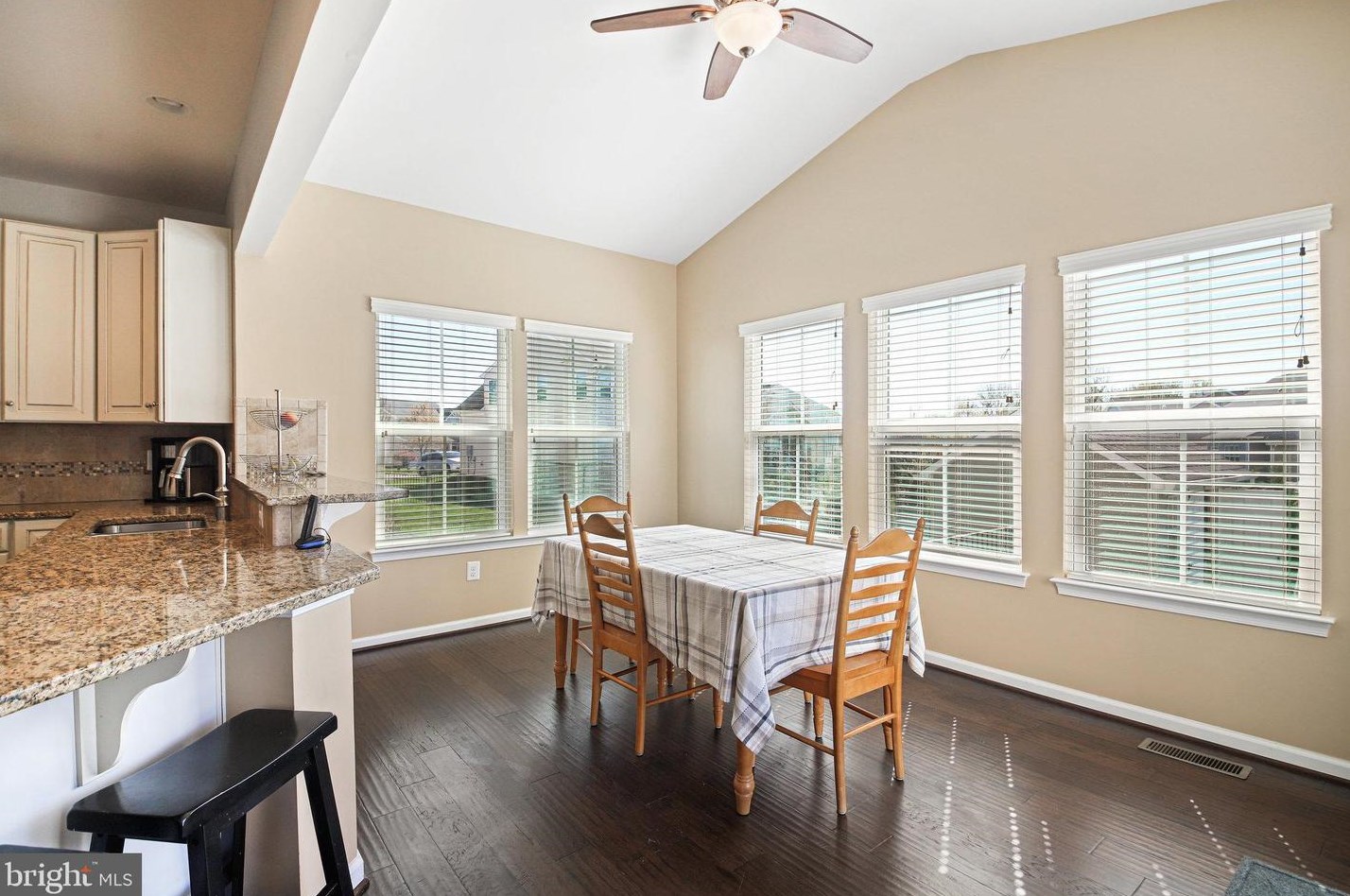 7389 Lake Willow Ct, Warrenton VA  20187-5834 exterior