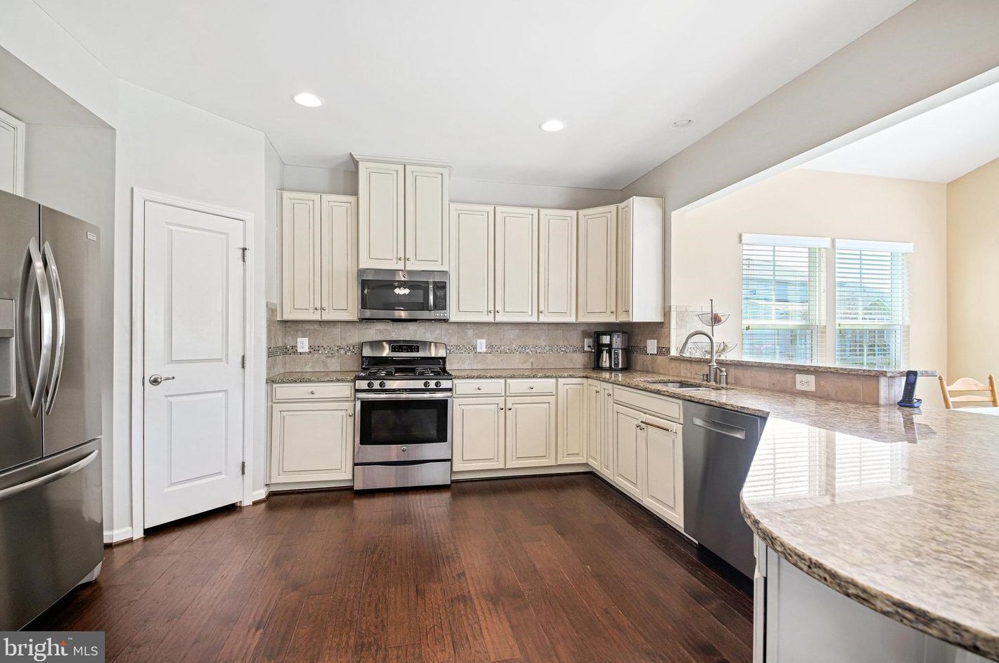 7389 Lake Willow Ct, Warrenton VA  20187-5834 exterior