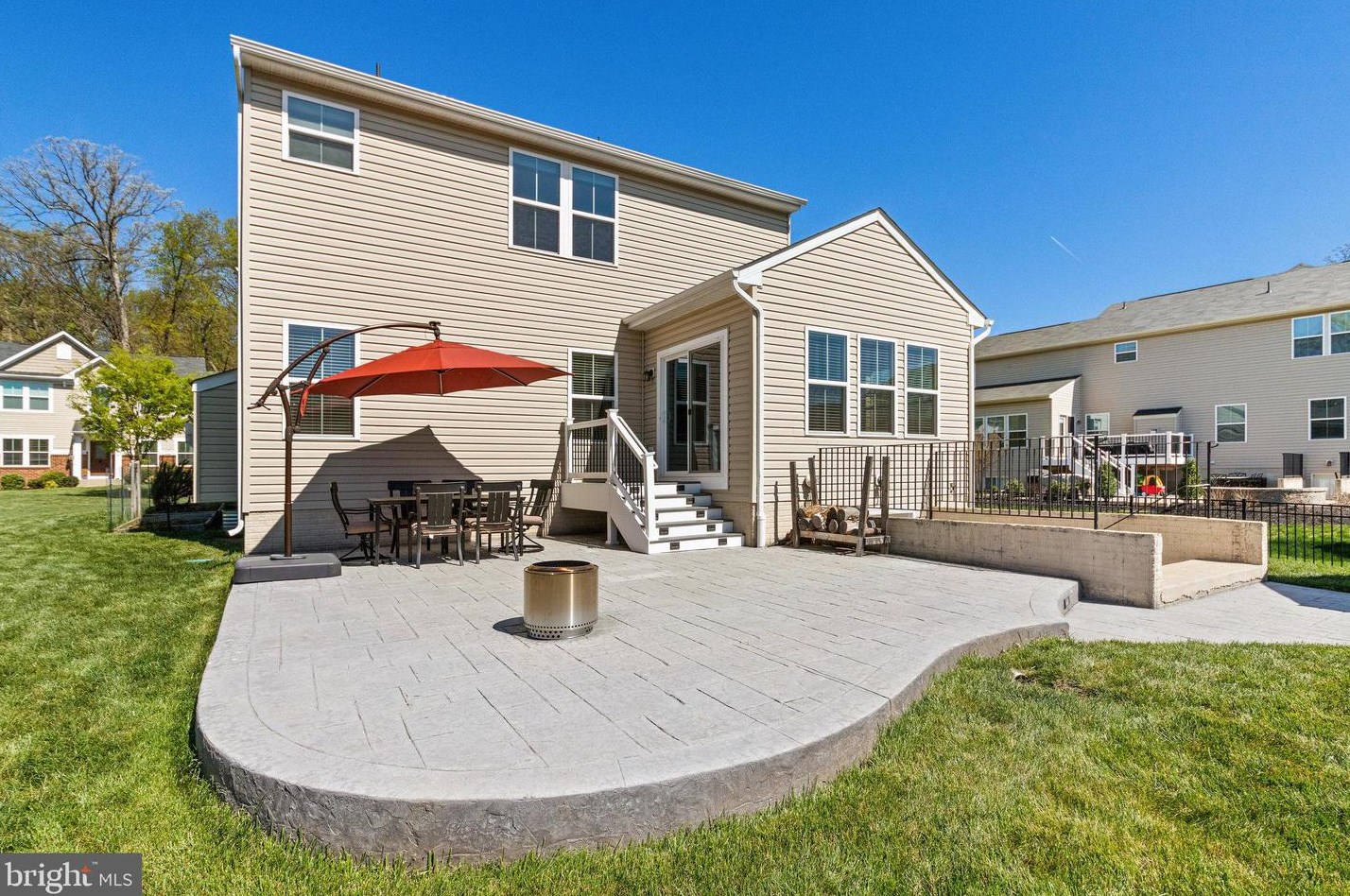 7389 Lake Willow Ct, Warrenton VA  20187-5834 exterior