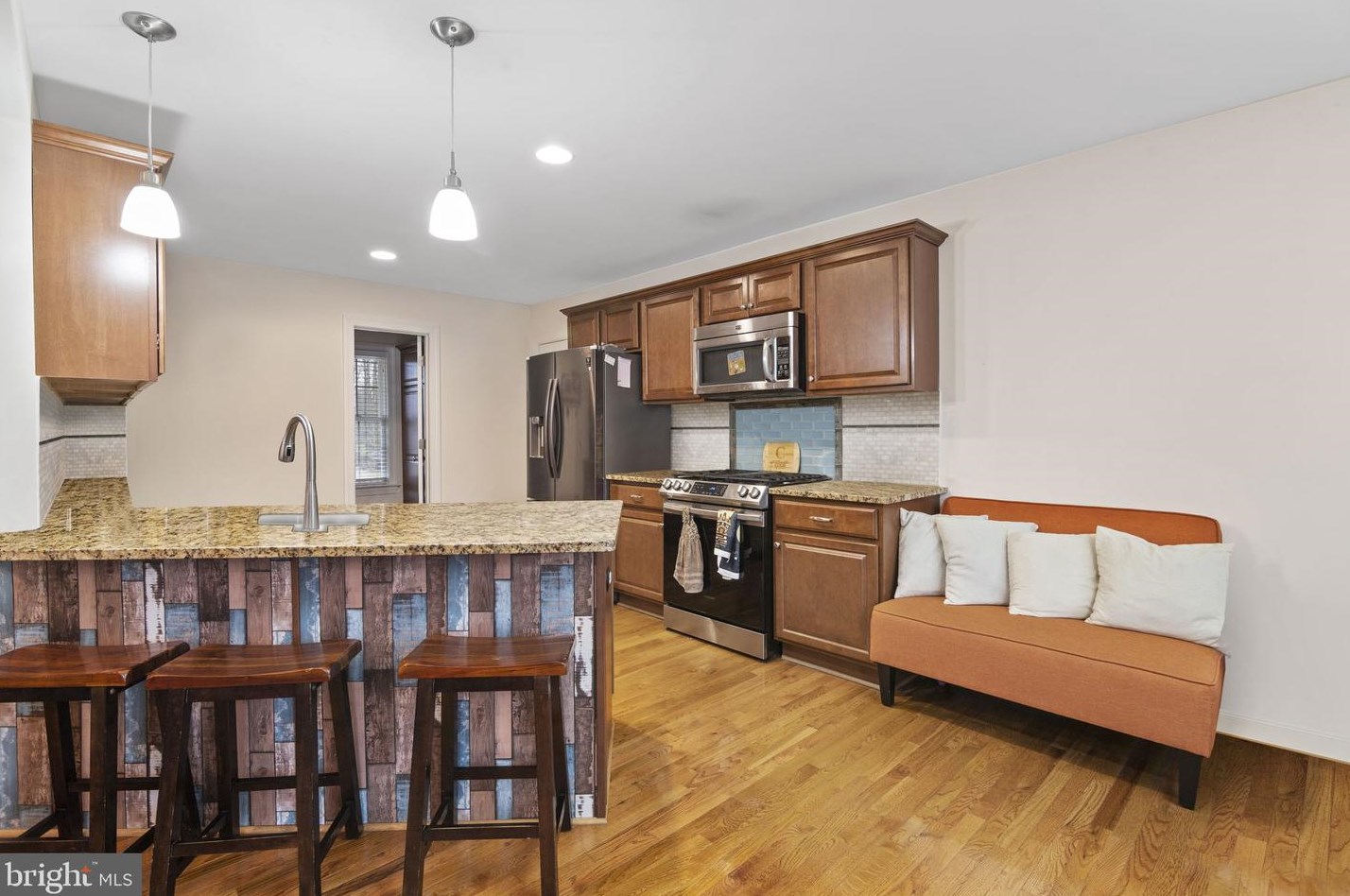 5650 Creekside Xing, Warrenton VA  20187-8812 exterior