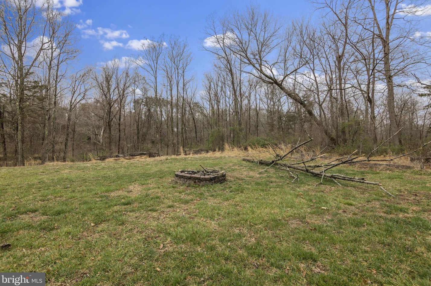 5650 Creekside Xing, Warrenton VA  20187-8812 exterior