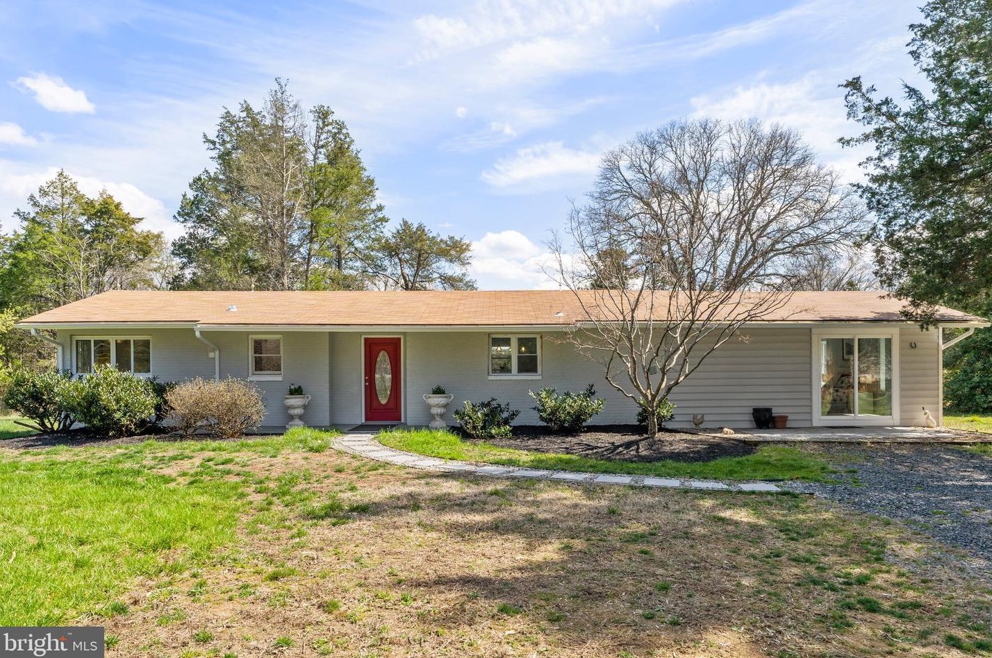 11565 James Madison St, Remington, VA 22734