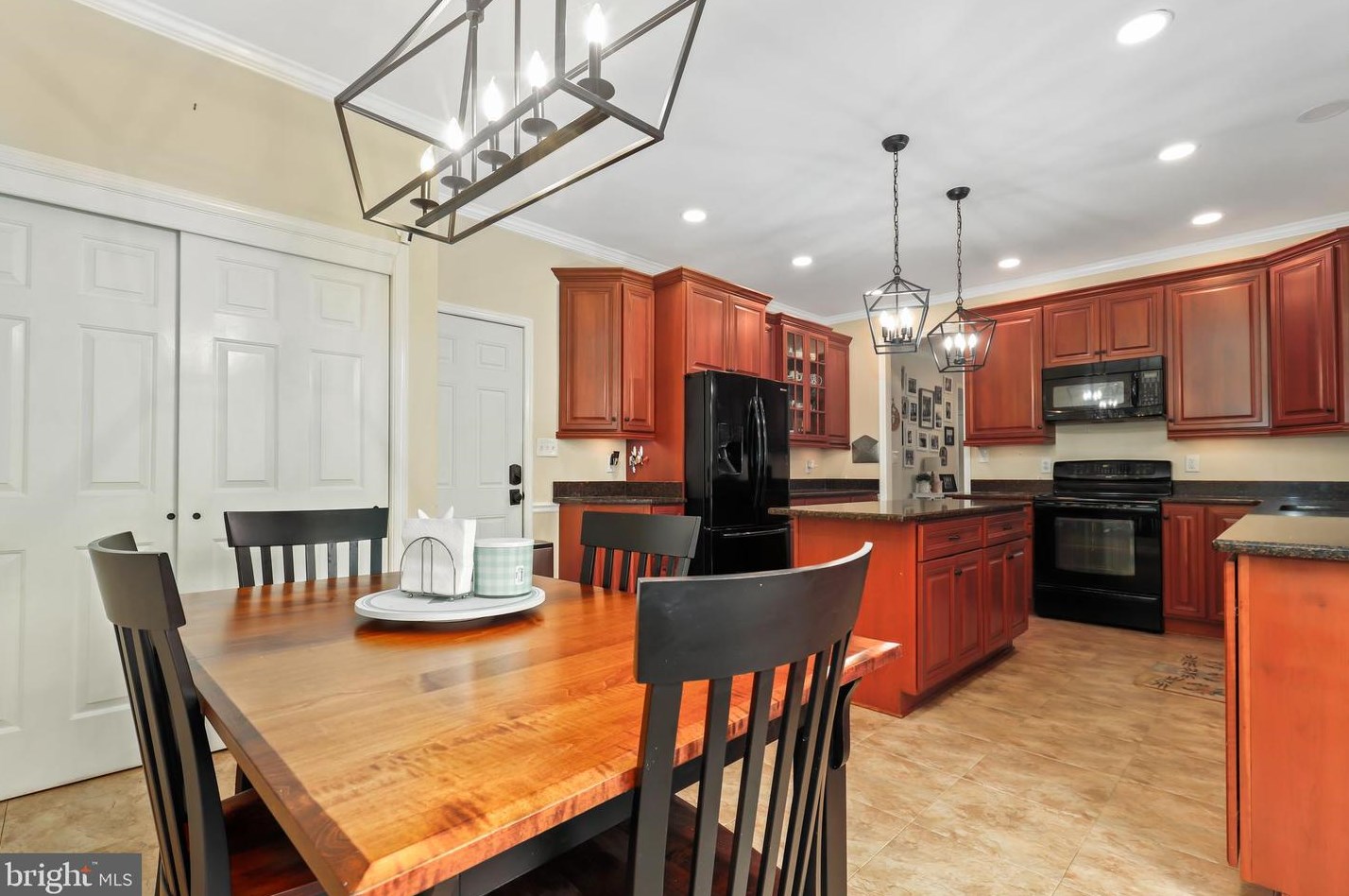 7096 Cumberland Dr, Warrenton VA  20187-4408 exterior