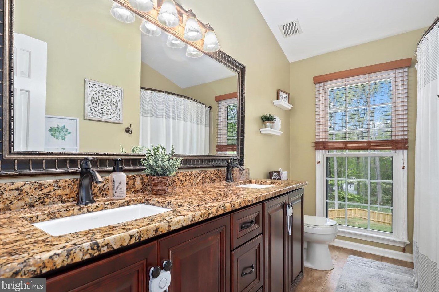 7096 Cumberland Dr, Warrenton VA  20187-4408 exterior