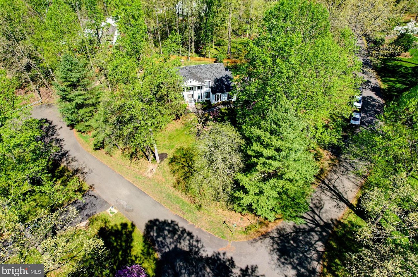 7096 Cumberland Dr, Warrenton VA  20187-4408 exterior