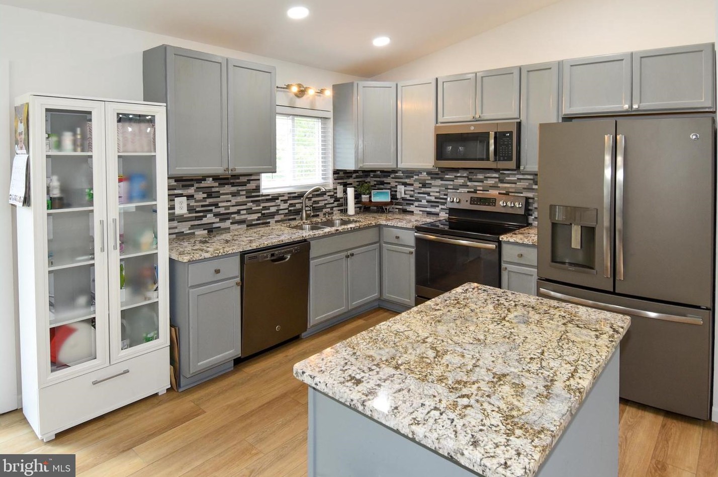 7474 Suncrest Dr, Warrenton VA  20187-9061 exterior