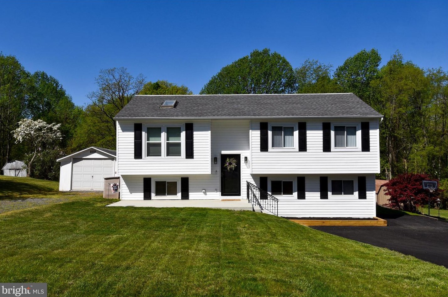 7474 Suncrest Dr, Warrenton VA  20187-9061 exterior