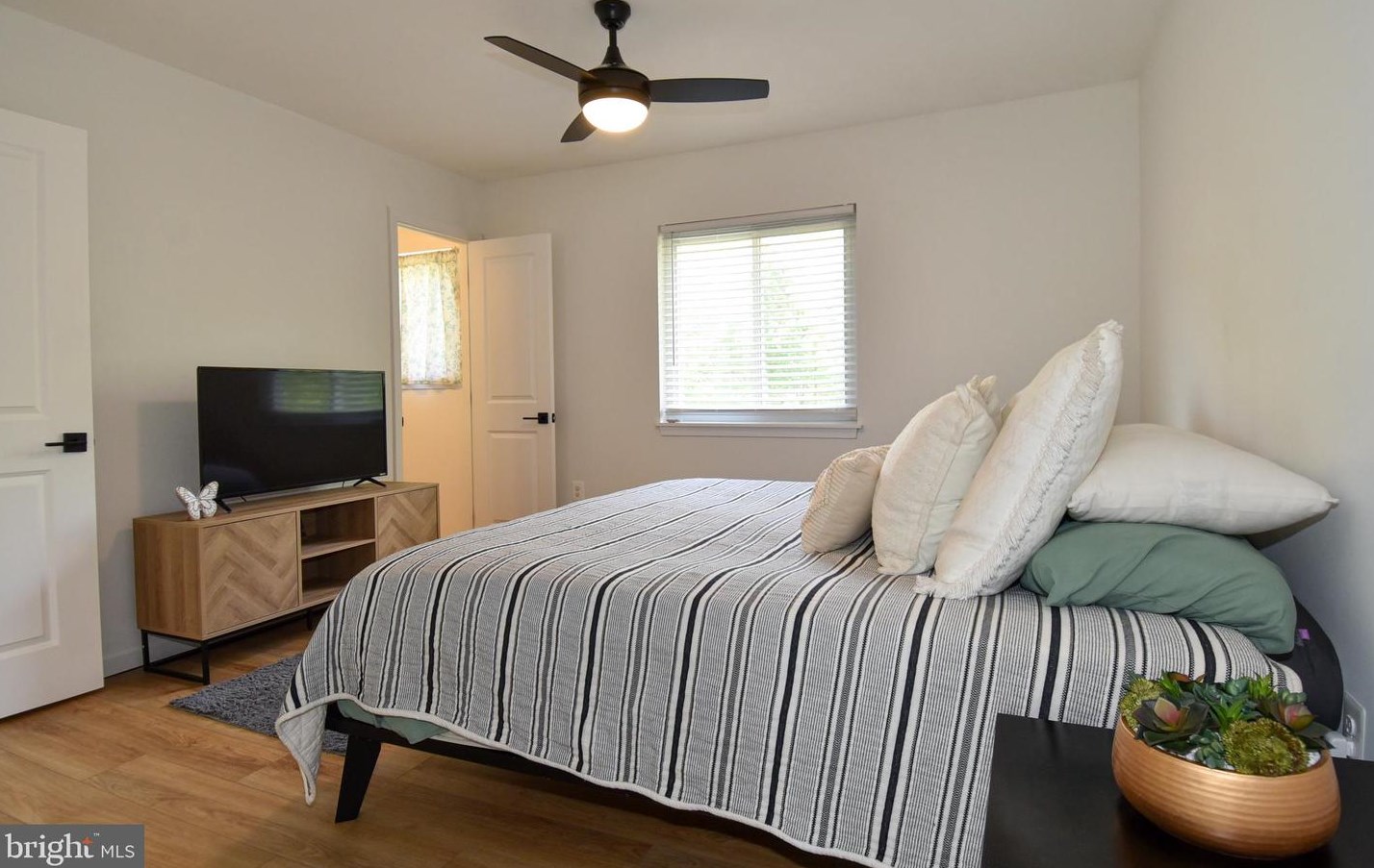 7474 Suncrest Dr, Warrenton VA  20187-9061 exterior