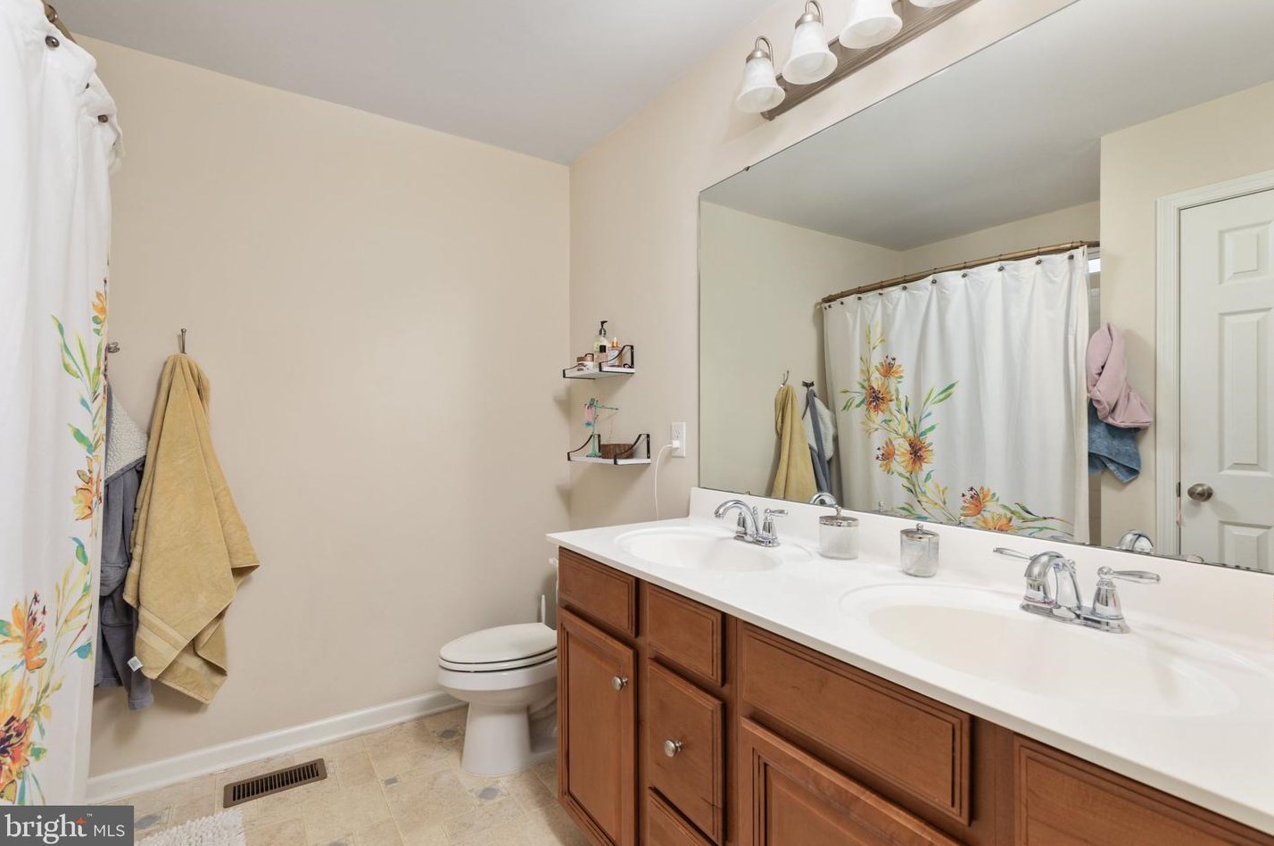 3717 Lilly Ln, Warrenton VA  20187-5841 exterior