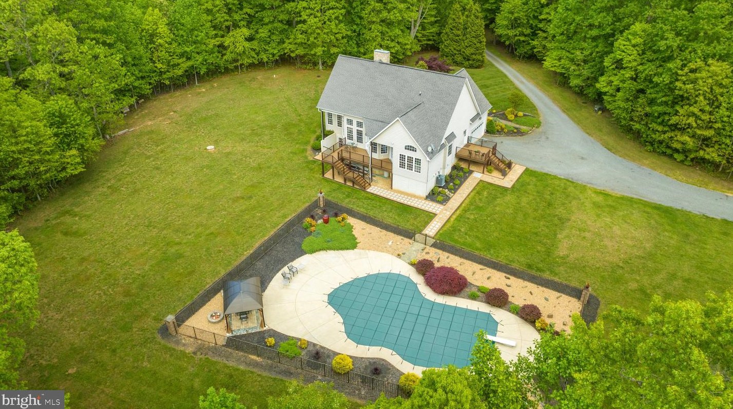 7544 Leeds Manor Rd, Marshall, VA 20115