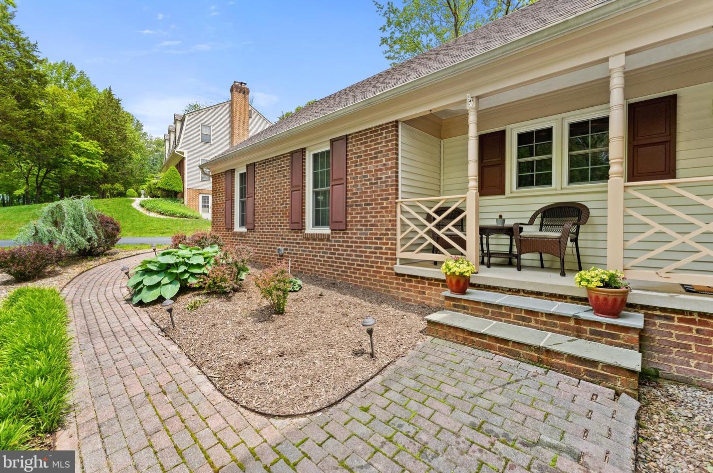 7117 Westmoreland Dr, Warrenton, VA 20187