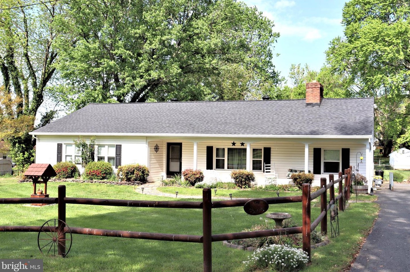 22 Blue Ridge St, Warrenton, VA 20186