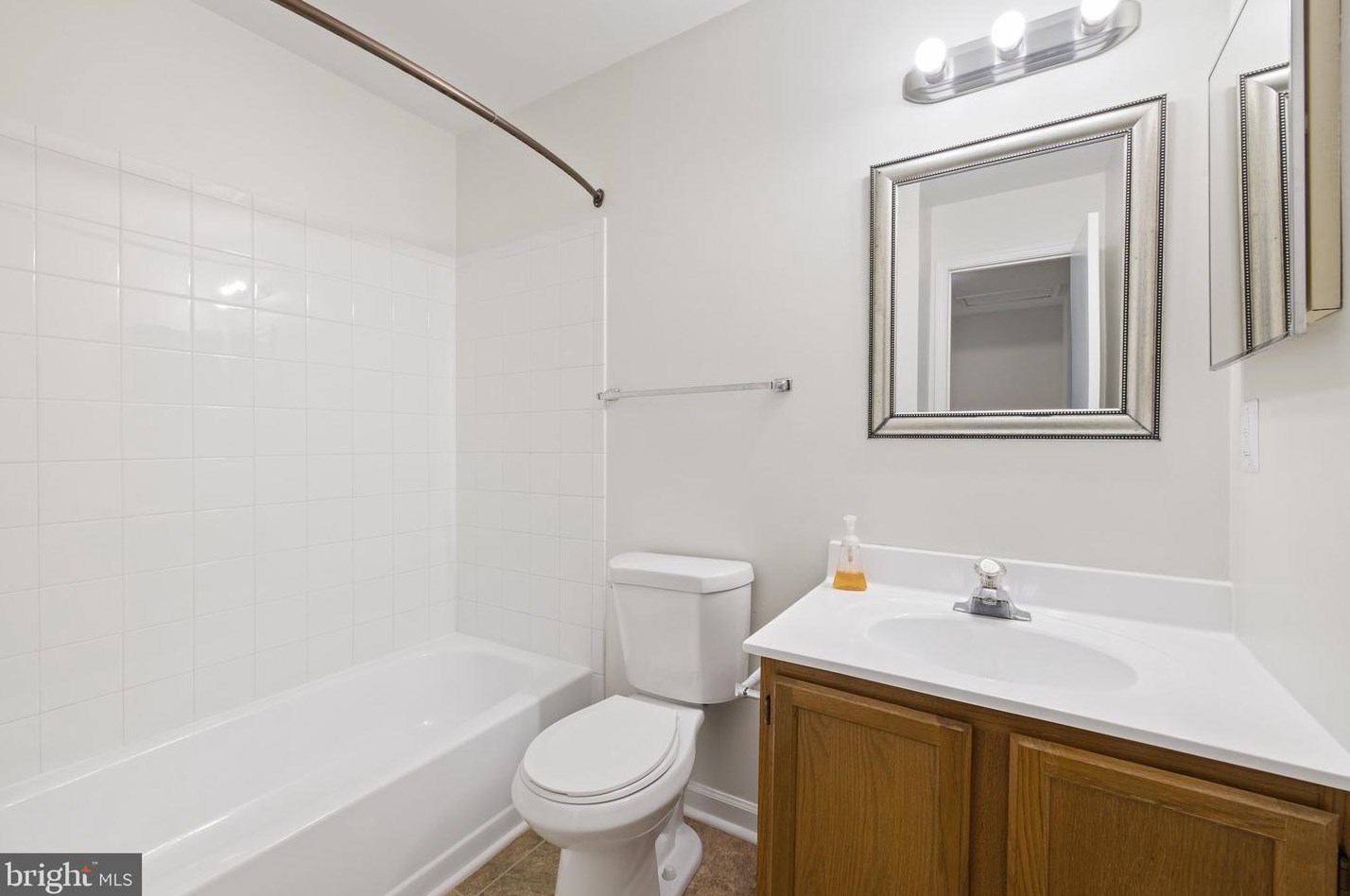 4 Falmouth Ct, Warrenton VA  20186-3648 exterior