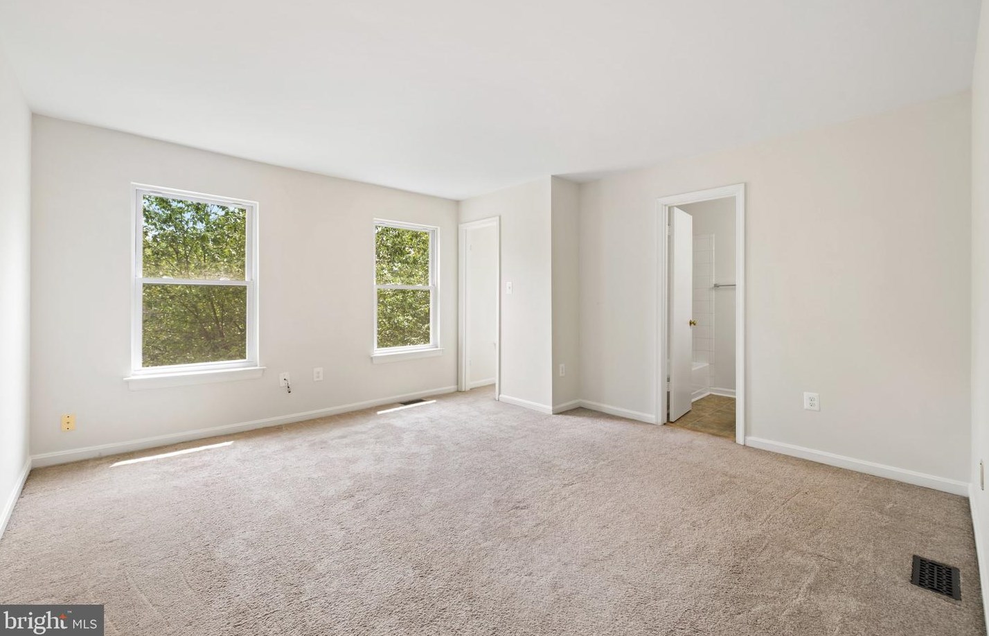 4 Falmouth Ct, Warrenton VA  20186-3648 exterior