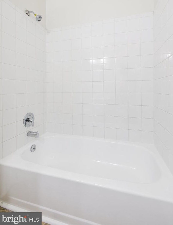 4 Falmouth Ct, Warrenton VA  20186-3648 exterior