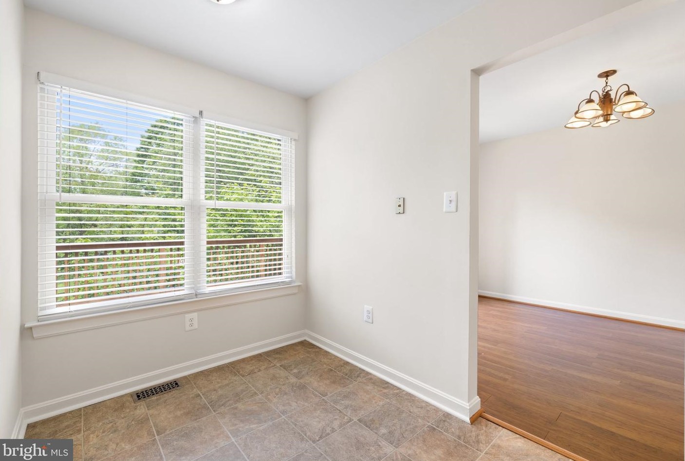 4 Falmouth Ct, Warrenton VA  20186-3648 exterior