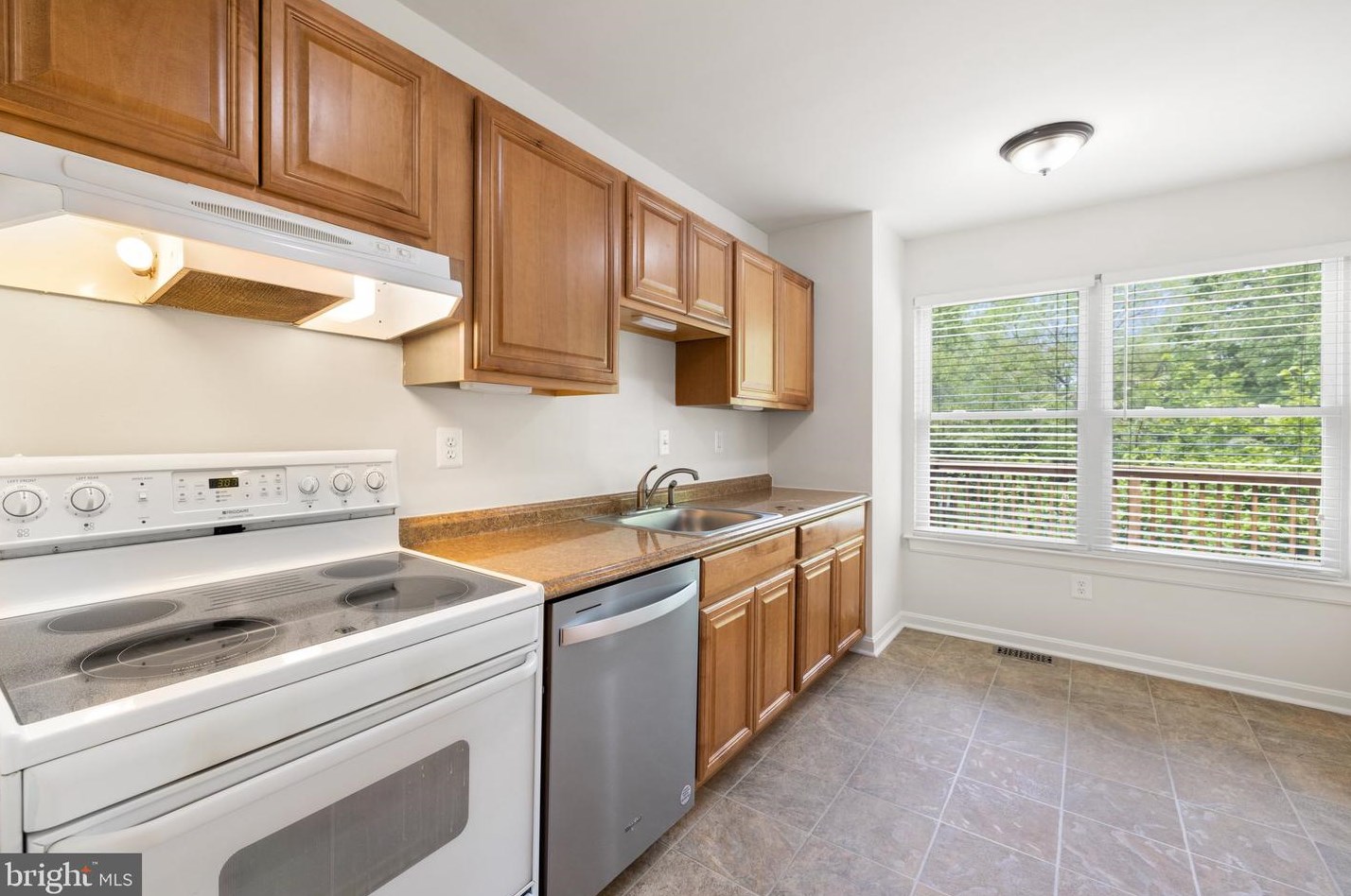 4 Falmouth Ct, Warrenton VA  20186-3648 exterior