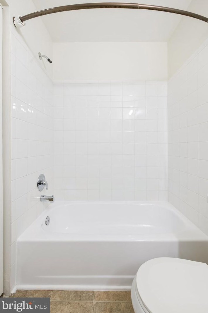 4 Falmouth Ct, Warrenton VA  20186-3648 exterior