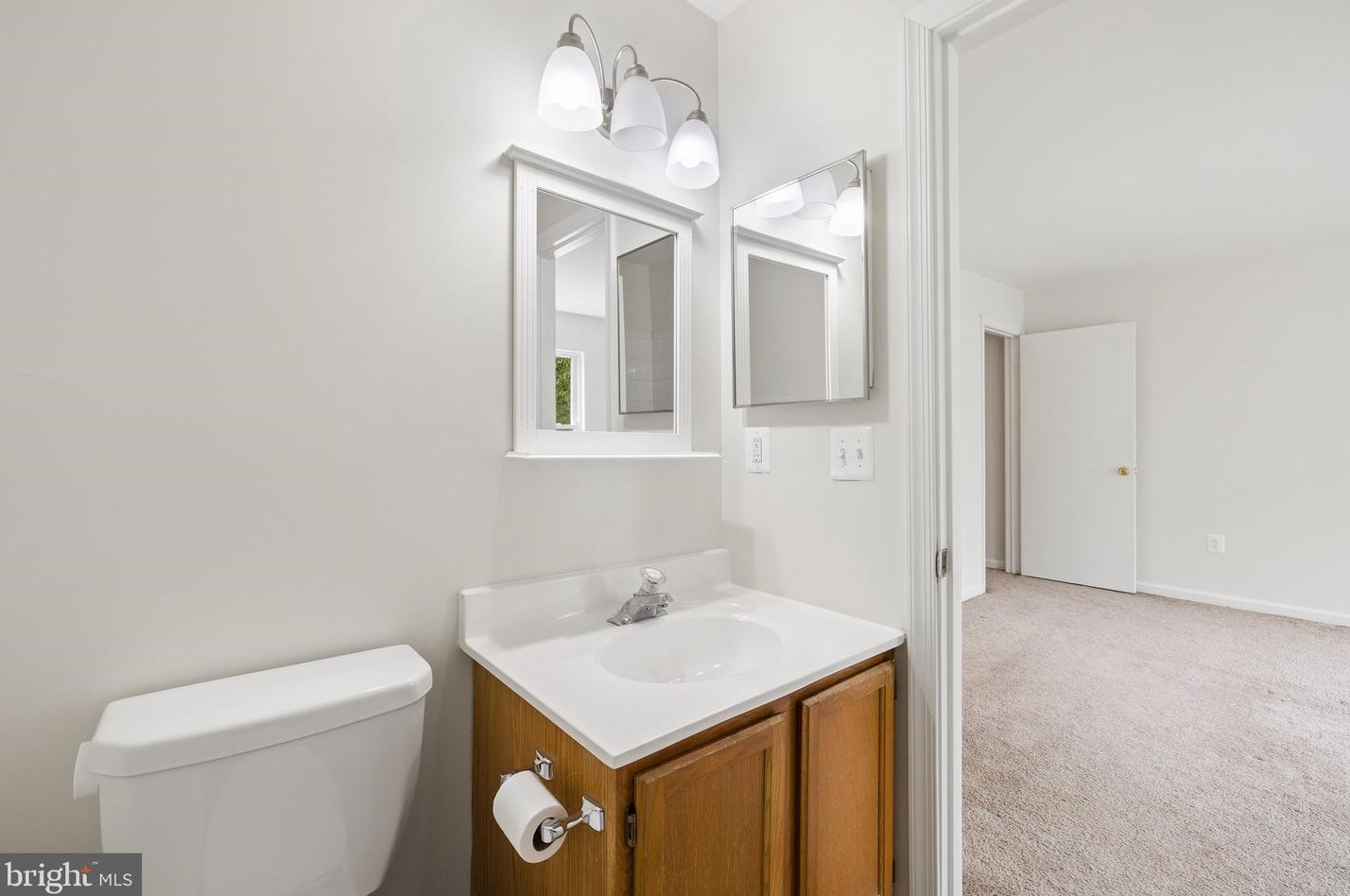 4 Falmouth Ct, Warrenton VA  20186-3648 exterior