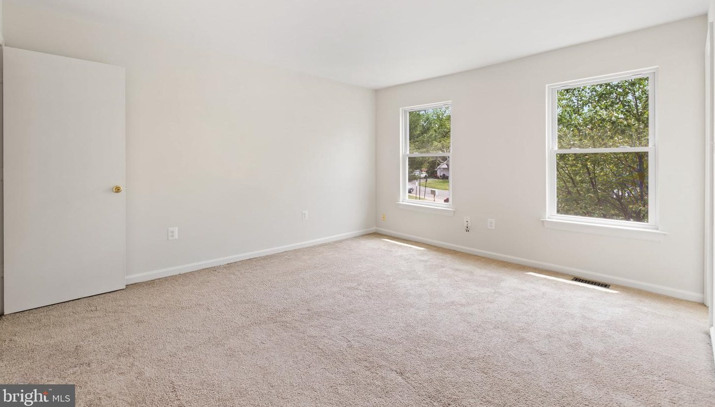 4 Falmouth Ct, Warrenton VA  20186-3648 exterior