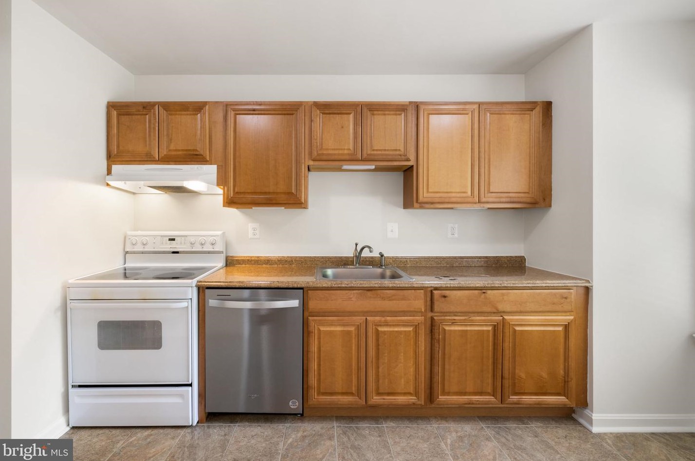 4 Falmouth Ct, Warrenton VA  20186-3648 exterior