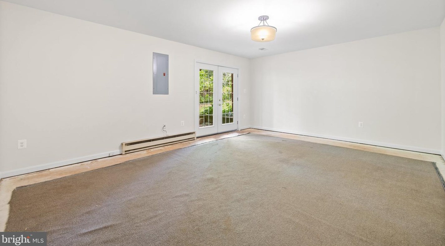 4 Falmouth Ct, Warrenton VA  20186-3648 exterior