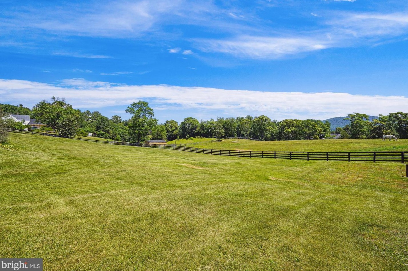 5007 Leeds Manor Rd, Markham, VA 22643