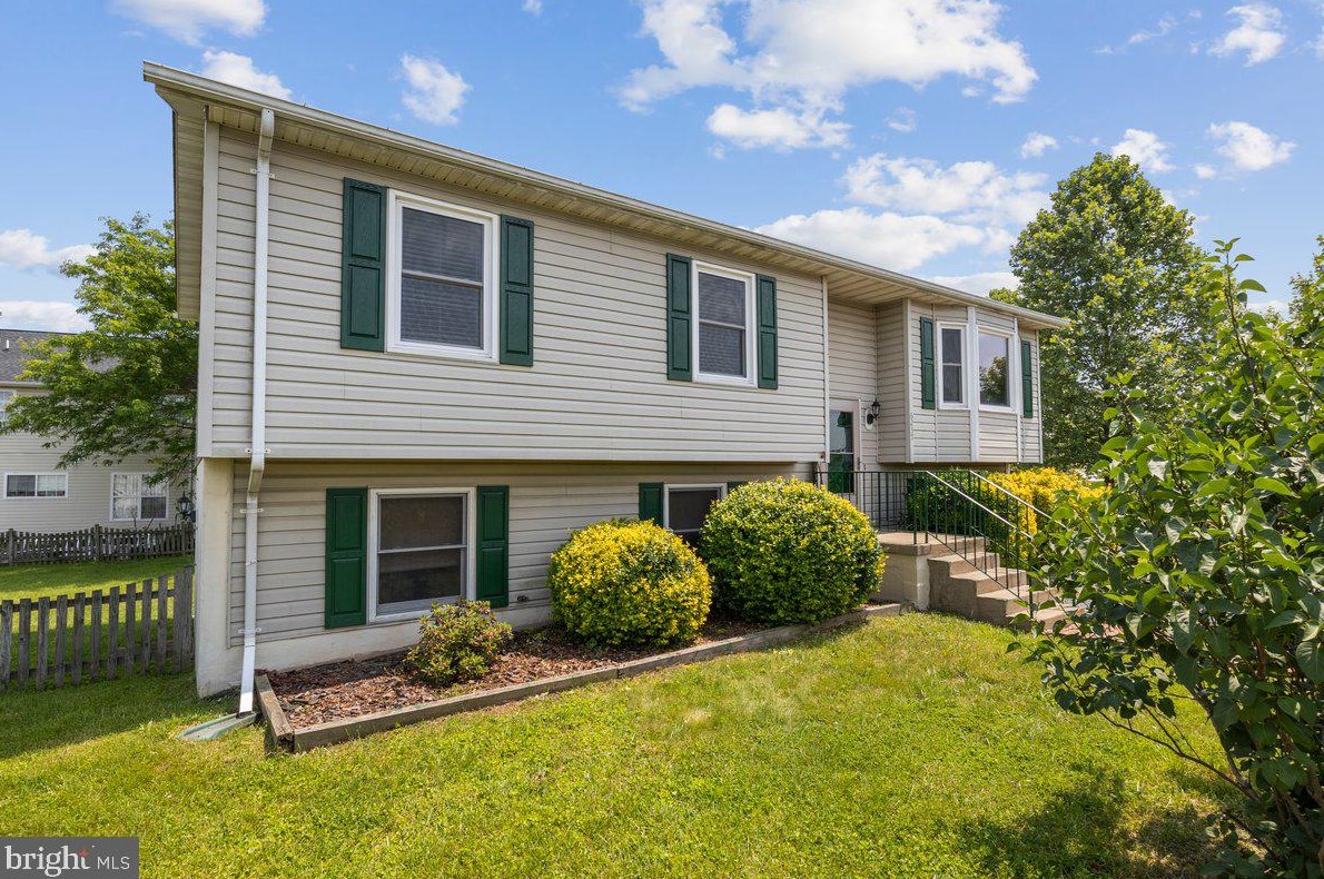 6237 Winston Pl E, Bealeton, VA 22712
