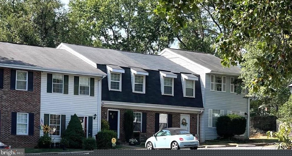 16 Kingsbridge Ct, Warrenton, VA 20186-3821