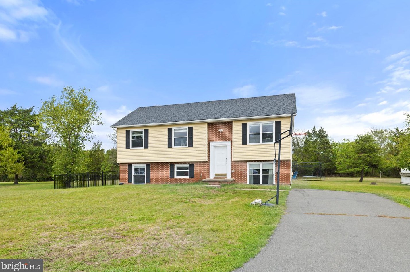 6947 Maplewood Dr, Bealeton, VA 22712-9412