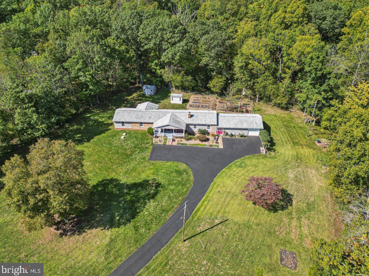 8008 Kettle Run Ct, Catlett, VA 20119-1847